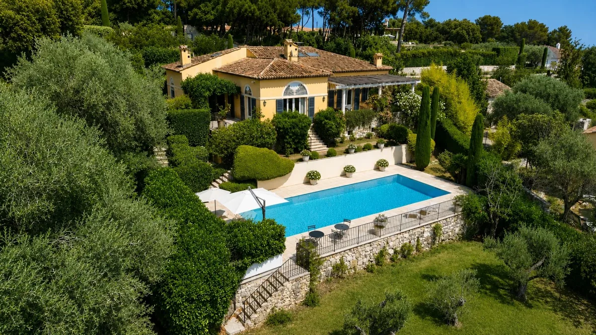 Luxury Property with Panoramic Sea Views in La Colle-sur-Loup — 1