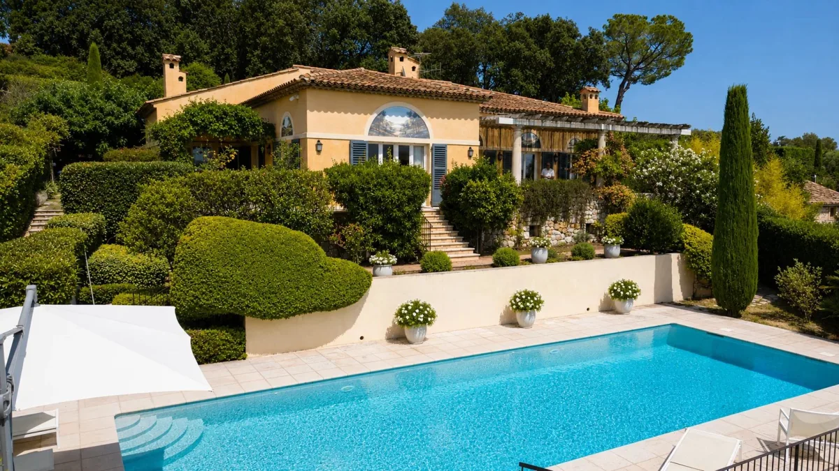 Luxury Property with Panoramic Sea Views in La Colle-sur-Loup — 2