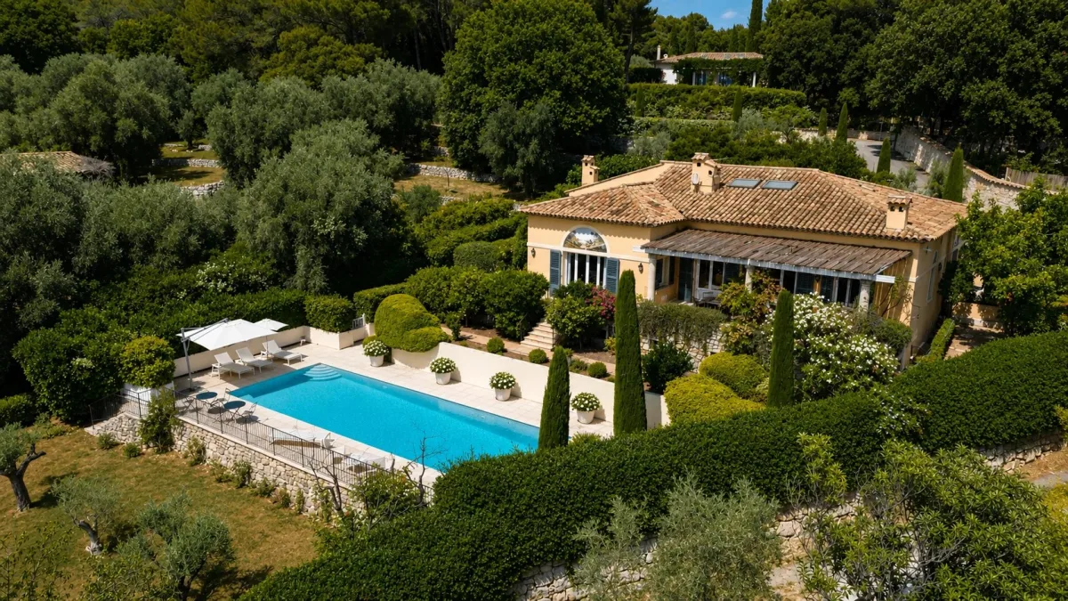 Luxury Property with Panoramic Sea Views in La Colle-sur-Loup — 3