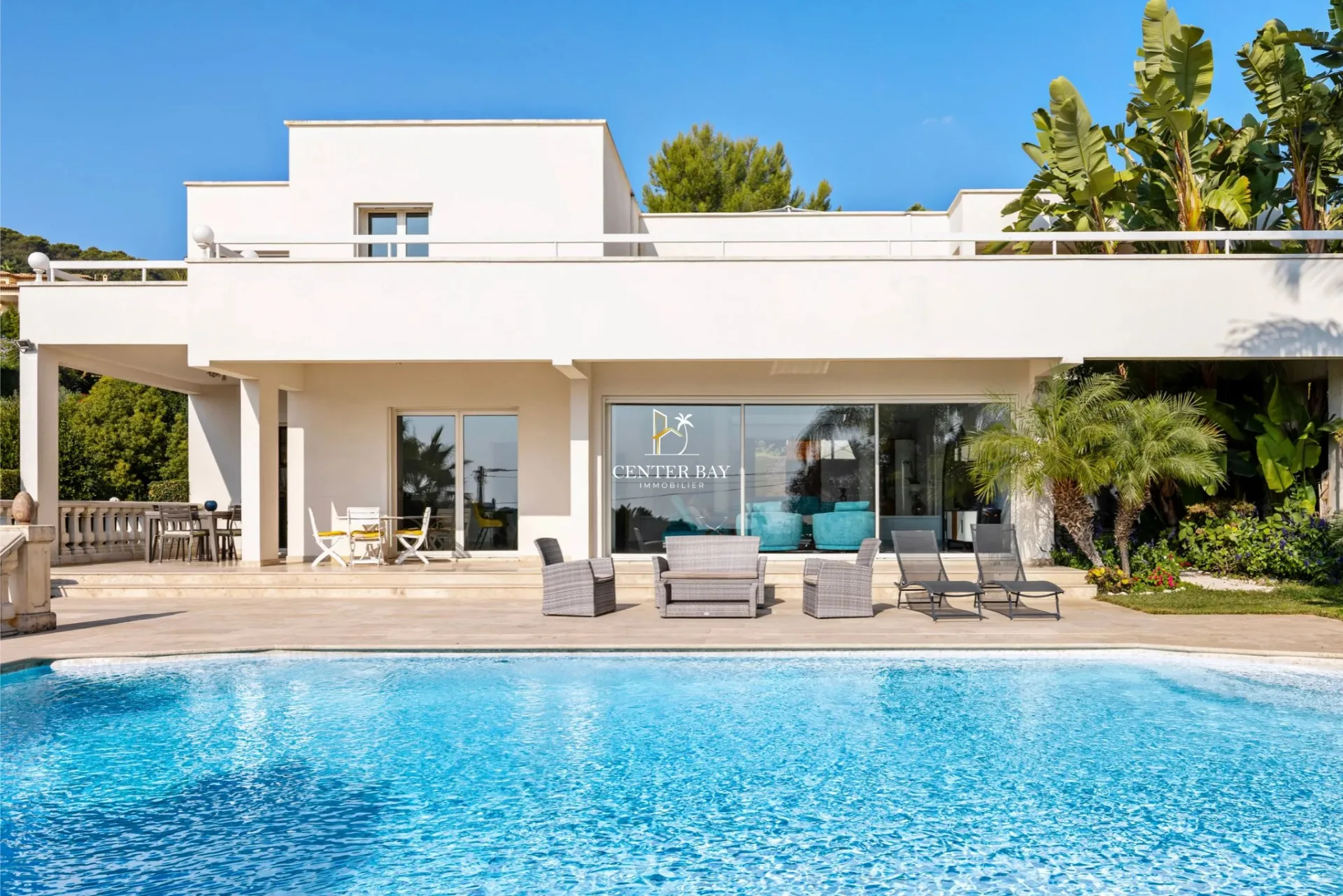 Luxury Villa with Sea Views for Sale in Antibes — 1