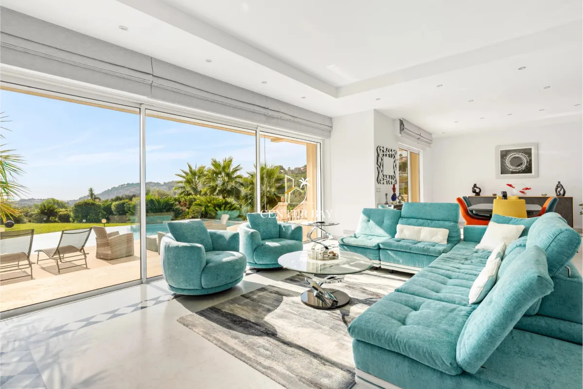 Luxury Villa with Sea Views for Sale in Antibes — 4