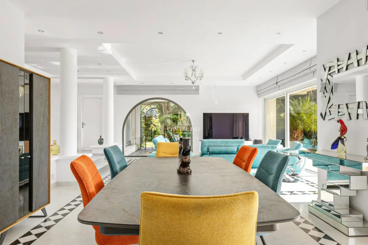 Luxury Villa with Sea Views for Sale in Antibes — 5