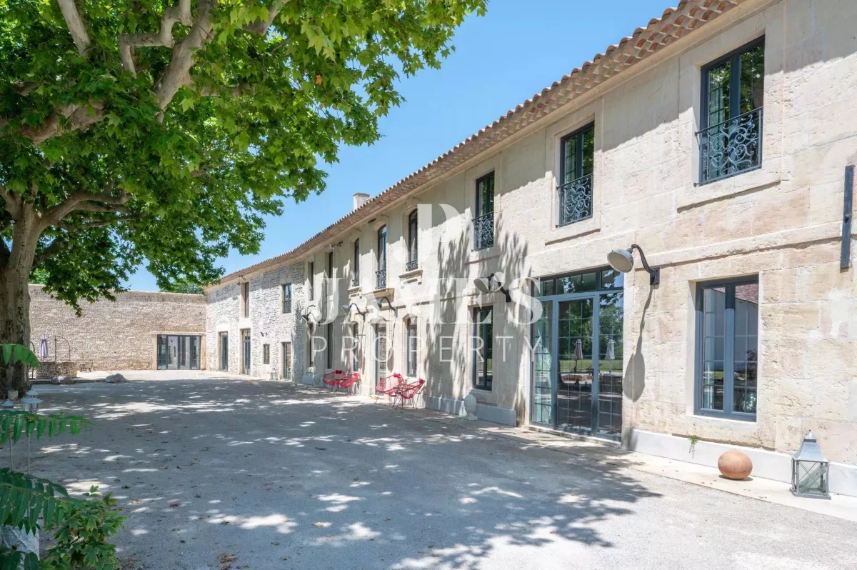 Exceptional Property Between Arles and the Alpilles — 4