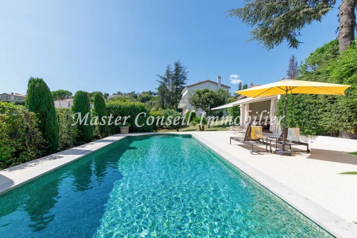 Renovated Contemporary Villa with Sea Views in Mougins — 1