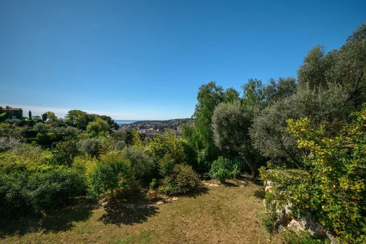 Luxury Villa for Sale in Nice Gairaut with Sea Views — 2