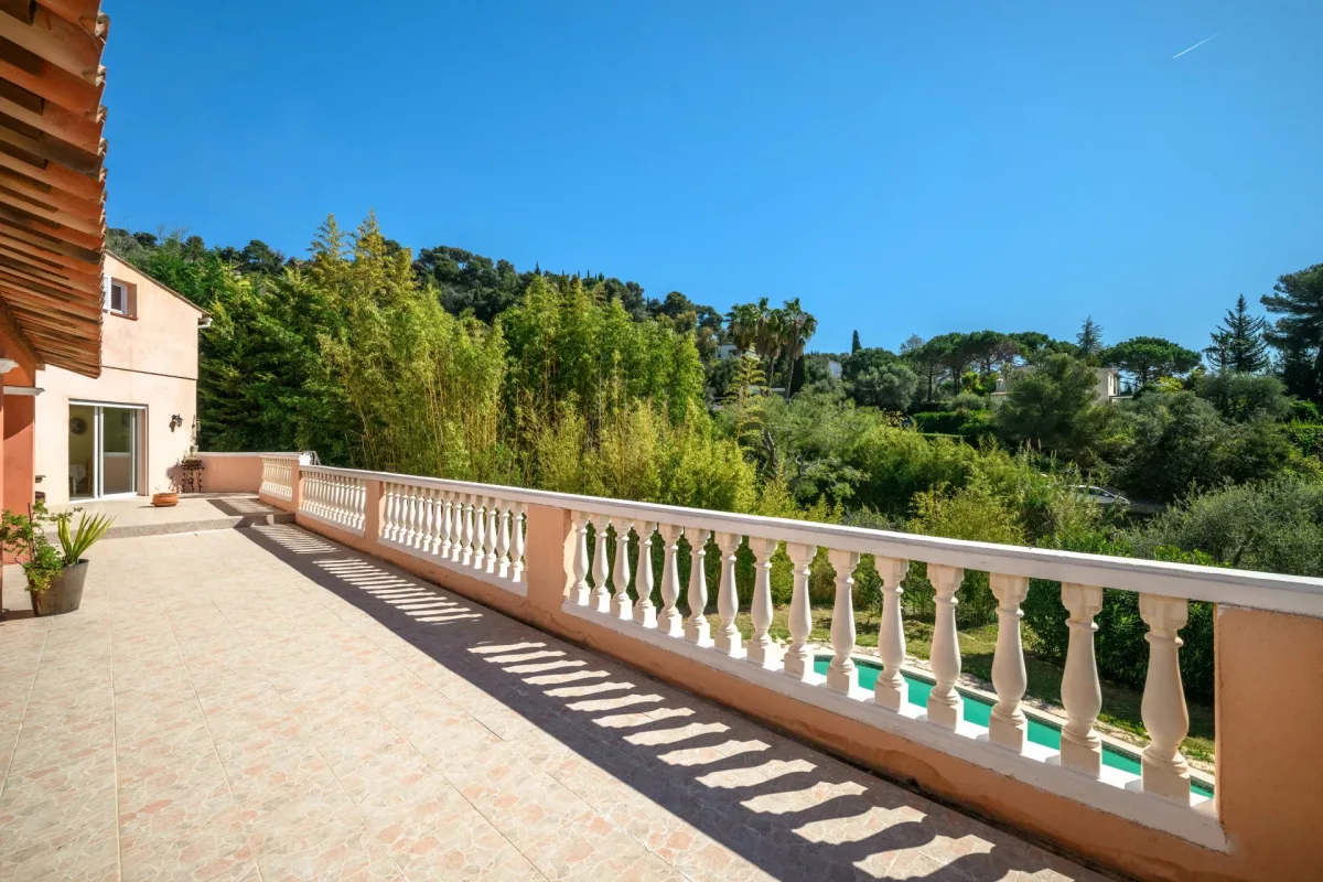 Luxury Villa for Sale in Nice Gairaut with Sea Views — 4