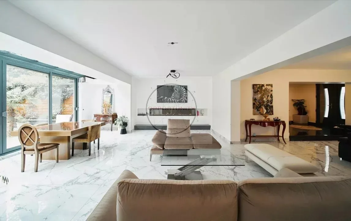 Prestigious Villa with Private Garden on the Marne  ### — 1