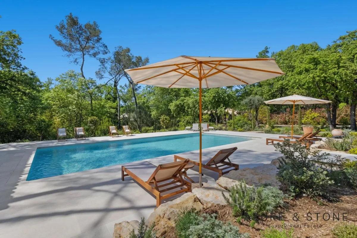 Exceptional Renovated Villa with Pool in Roquefort-les-Pins — 1