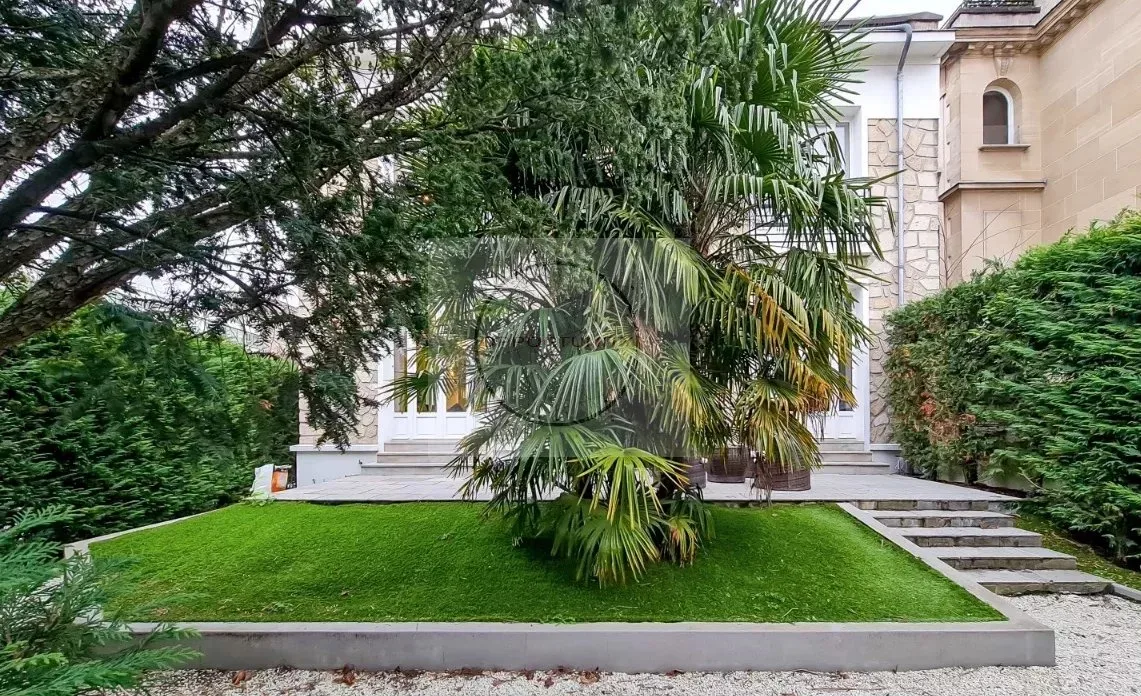 Luxury Villa for Sale in Vincennes – Château District — 2