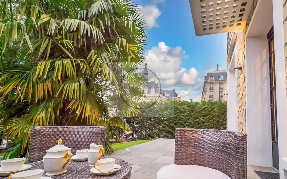 Luxury Villa for Sale in Vincennes – Château District — 3