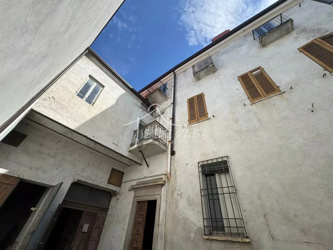 Luxury Villa in the Heart of Mantua's Historic Centre — 3
