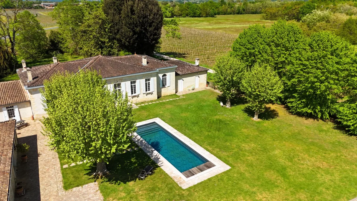 18th-Century Château & Vineyard Estate near Bordeaux — 3