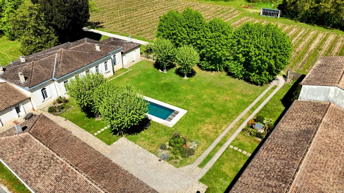 18th-Century Château & Vineyard Estate near Bordeaux — 4