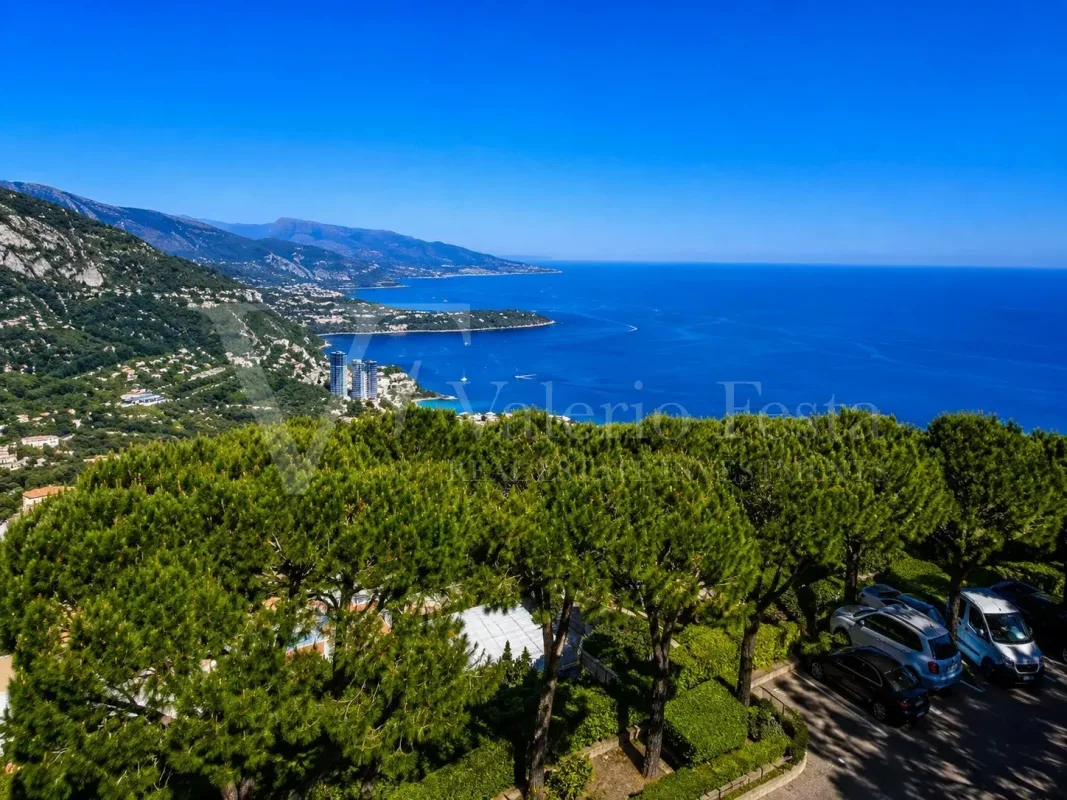 Luxury Villa with Panoramic Views over Monaco — 2