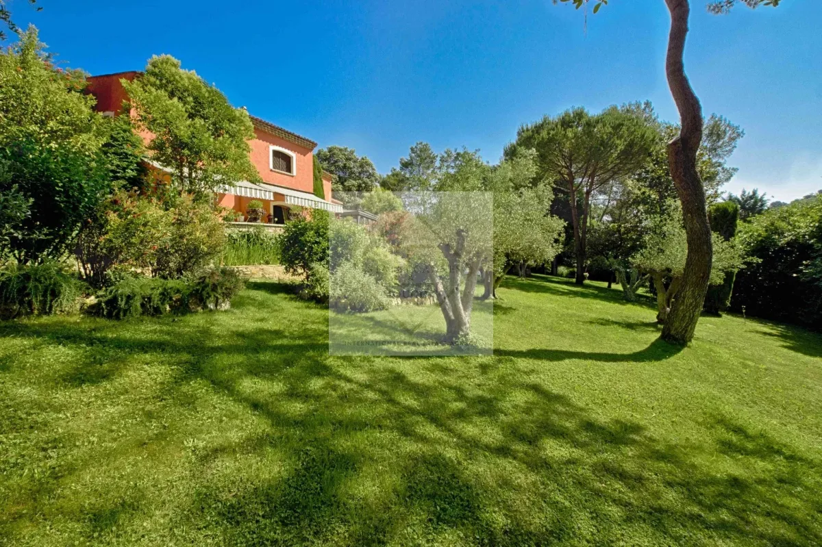 Luxury Estate with Golf Views and Private Grounds in Mougins — 2