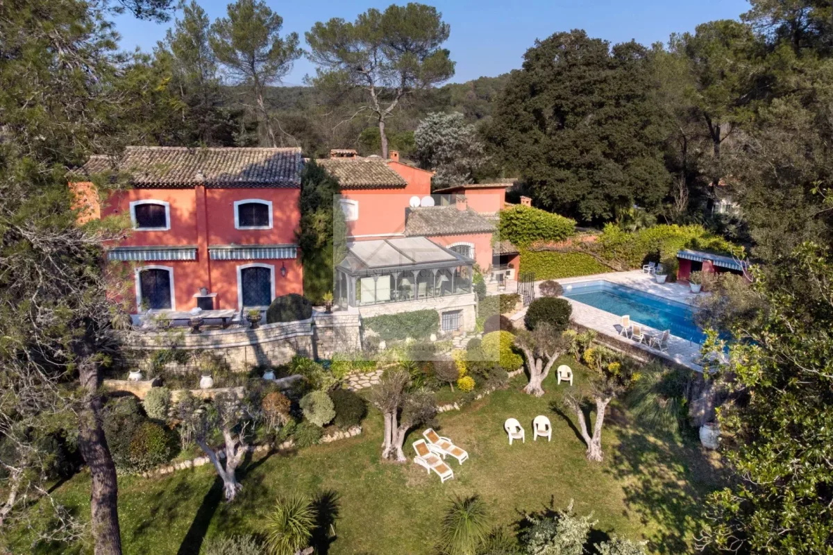 Luxury Estate with Golf Views and Private Grounds in Mougins — 3