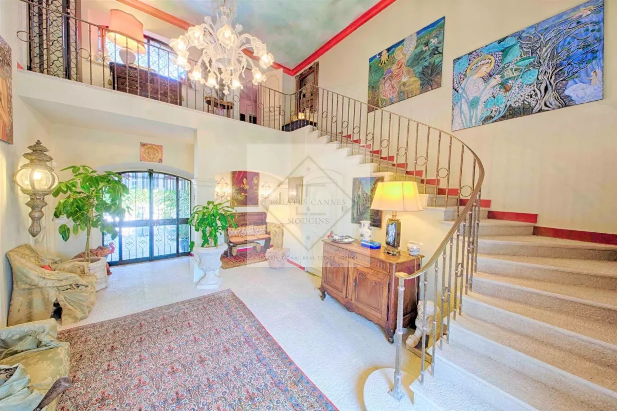 Luxury Estate with Golf Views and Private Grounds in Mougins — 4