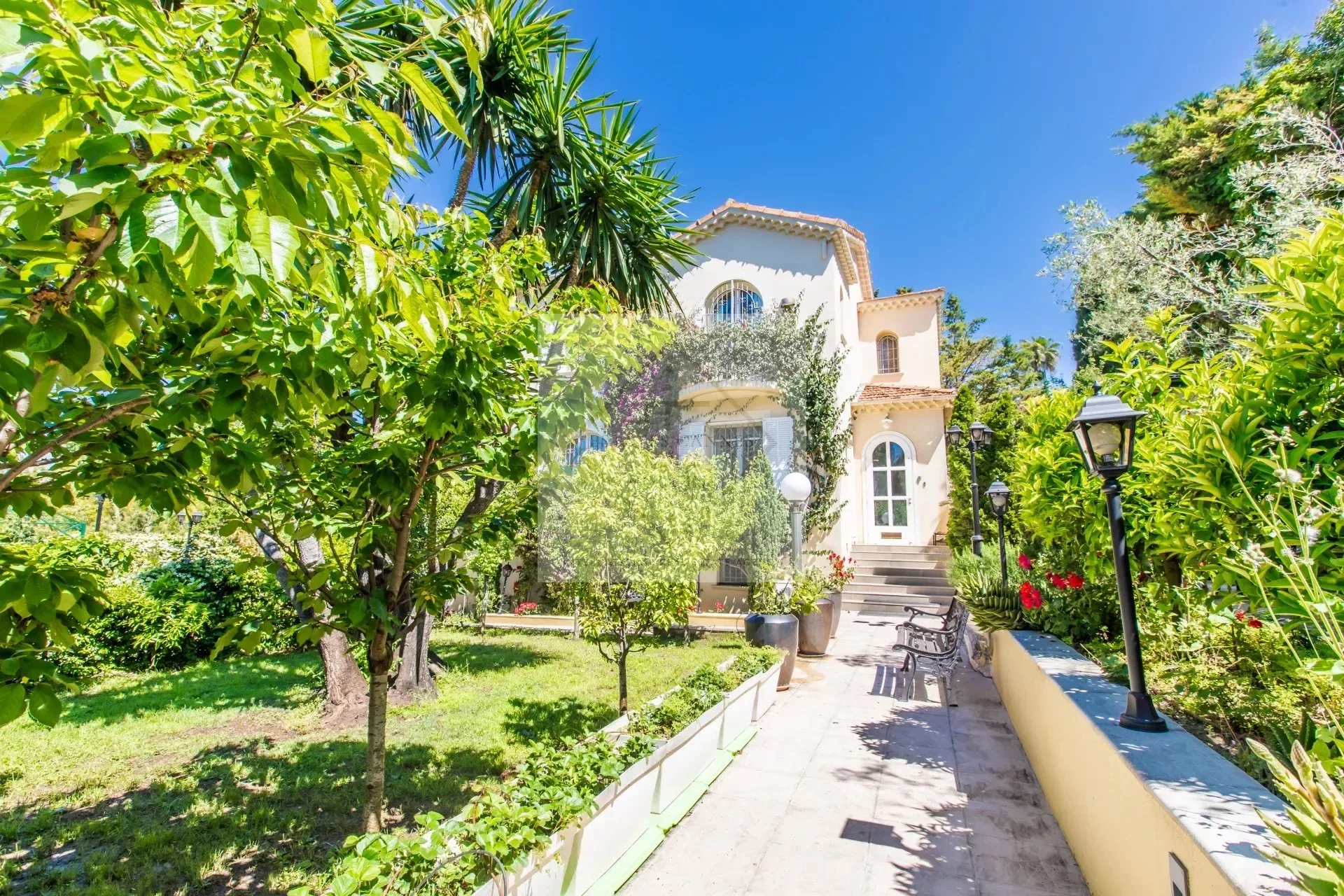 Luxury Villa in Cap d’Antibes – Private Gated Estate — 1