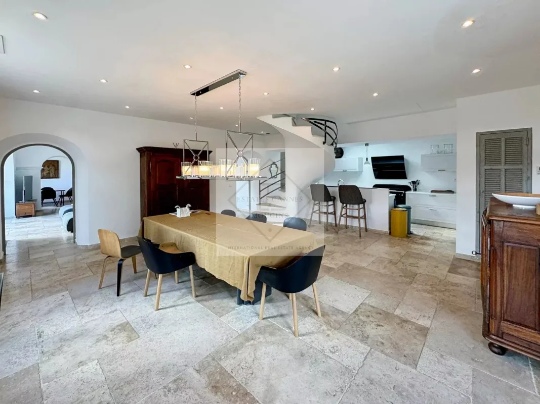 Renovated Luxury Villa Steps from Old Mougins — 4