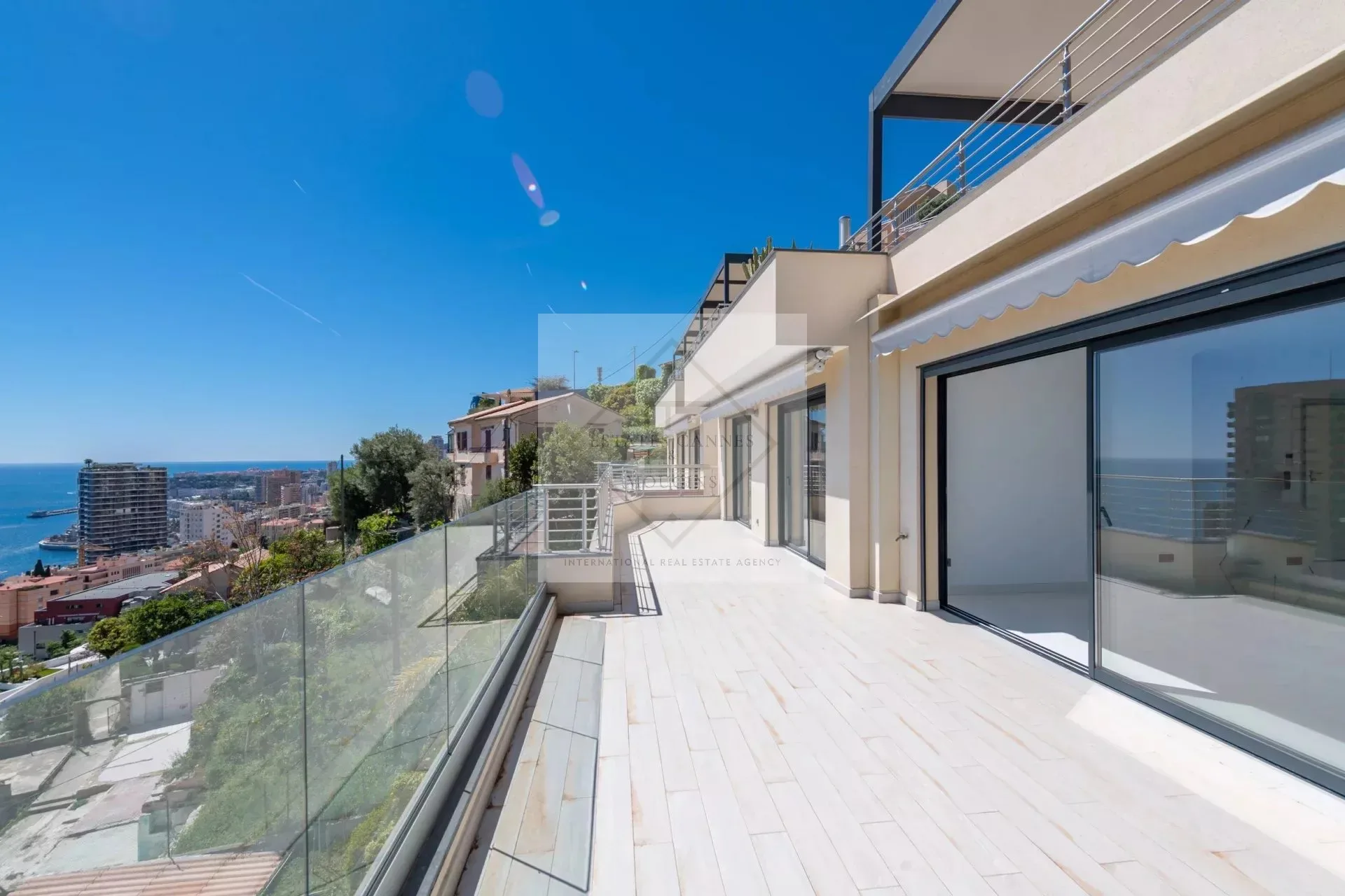 Luxury Apartment with Panoramic Sea Views over Monaco — 1