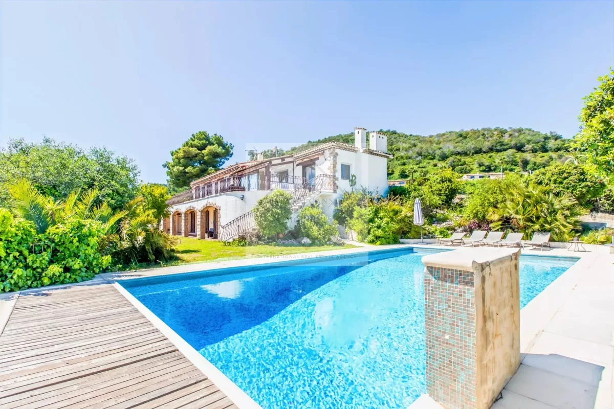 Prestigious Luxury Villa with Panoramic Sea Views in Cannes — 5