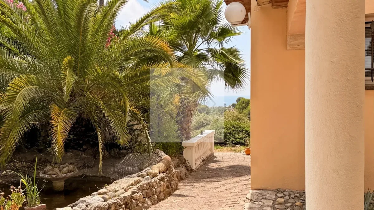 Prestigious Villa with Sea Views in a Private Estate in Antibes — 3
