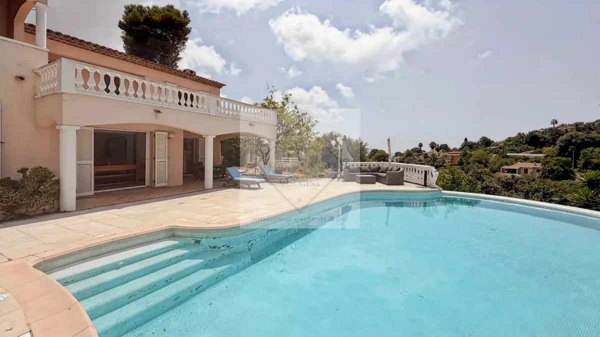 Prestigious Villa with Sea Views in a Private Estate in Antibes — 4
