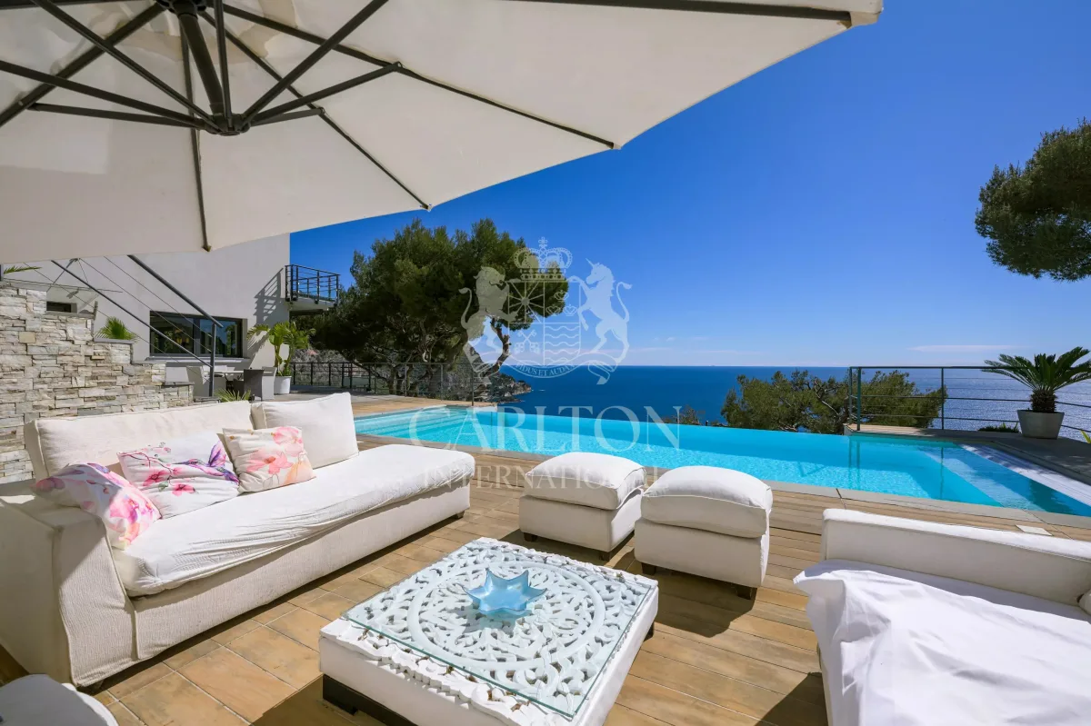 Contemporary Luxury Villa with Panoramic Sea Views in Èze — 3