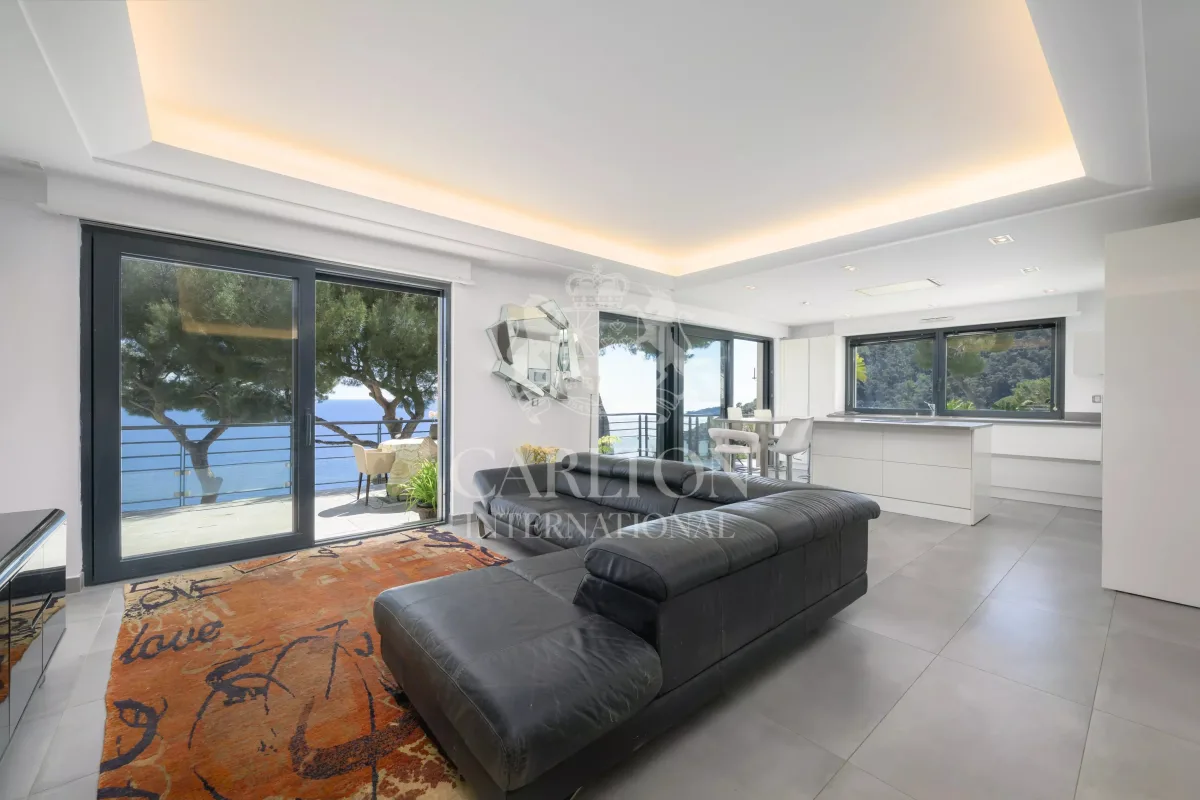 Contemporary Luxury Villa with Panoramic Sea Views in Èze — 4