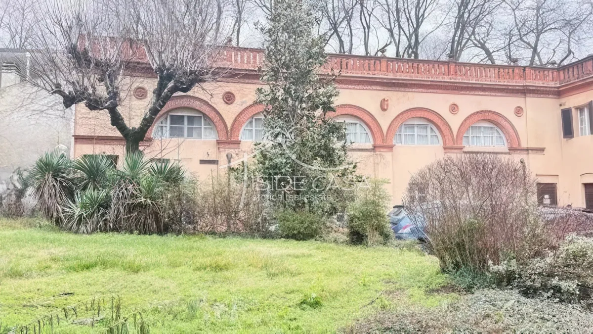 Prestigious Historic Building with Private Garden in the Heart of Mantua — 4