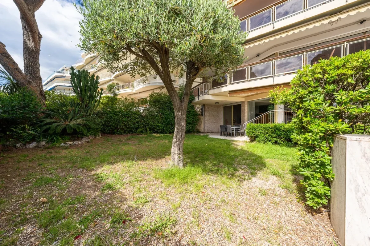 Prestigious Apartment for Sale in Cannes – Pointe Croisette — 5
