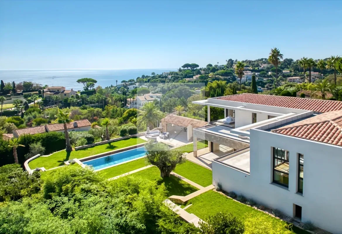 Exceptional Contemporary Villa in Super Cannes – Panoramic Sea Views — 1