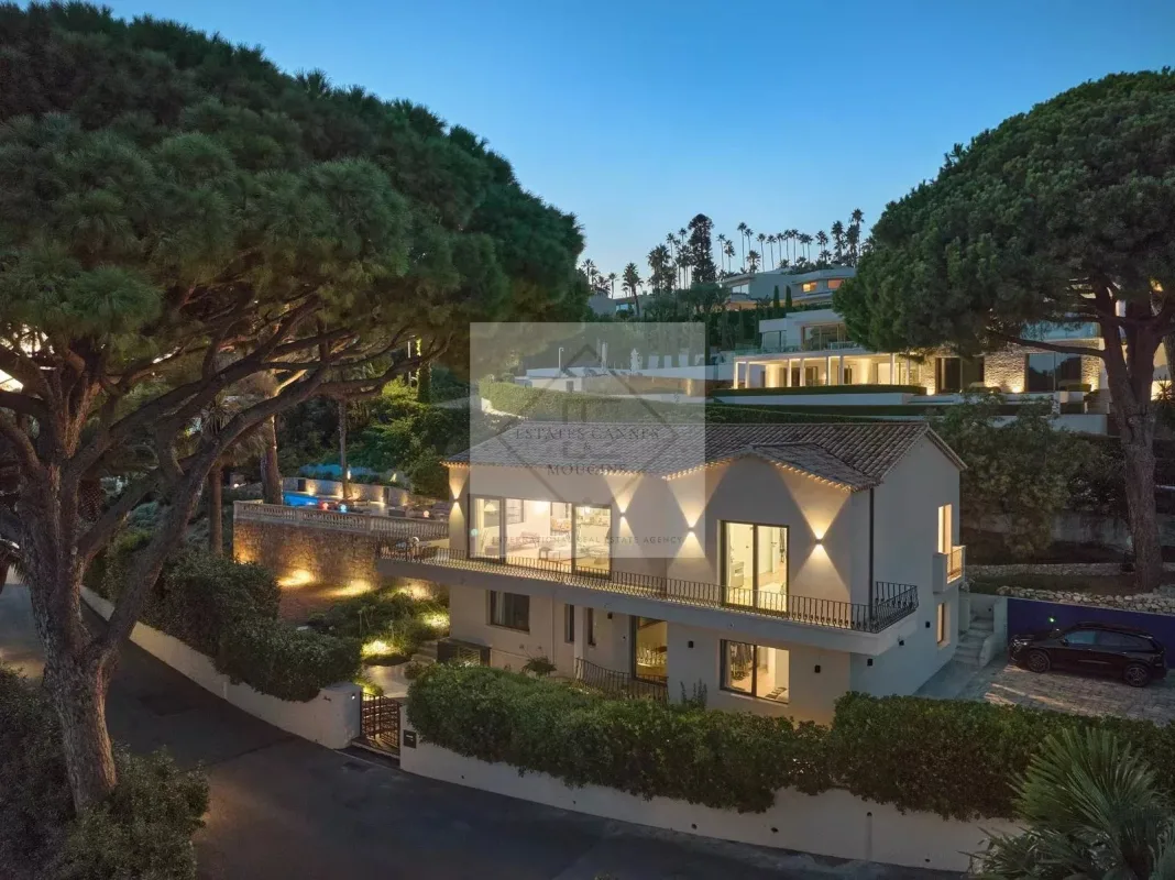 Prestigious Villa in Cannes with Panoramic Sea Views — 3