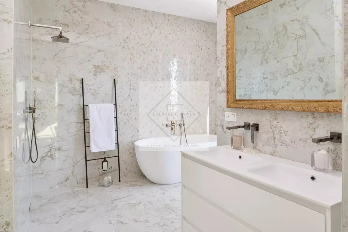 Prestigious Villa in Cannes with Panoramic Sea Views — 5