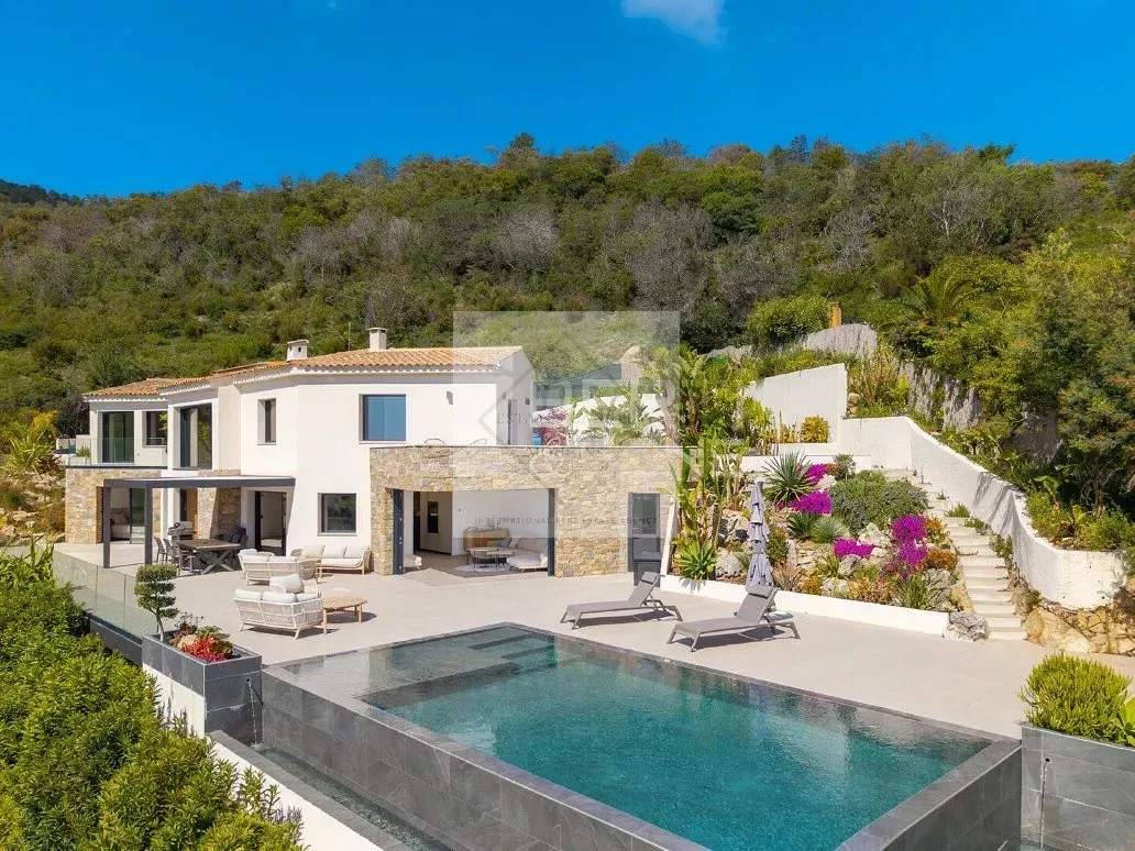 Prestigious Contemporary Villa with Panoramic Sea Views in Mandelieu — 5