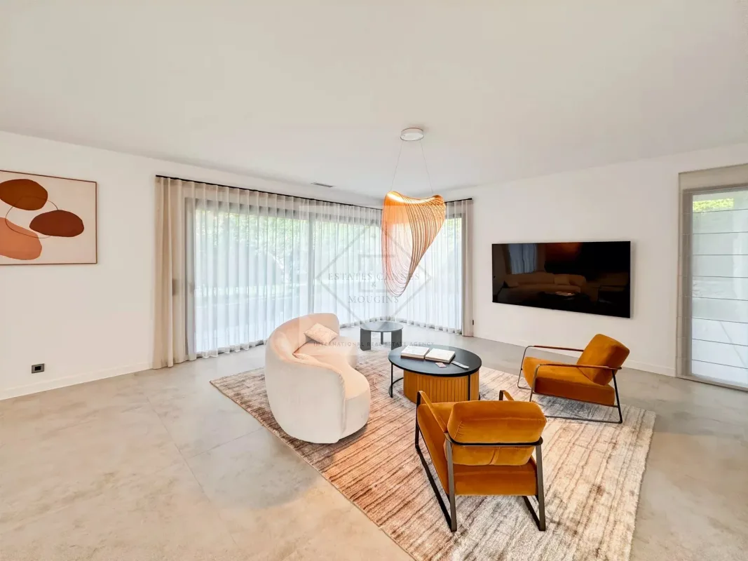 Prestigious New Villa in Mougins with Pool and Private Cinema — 3