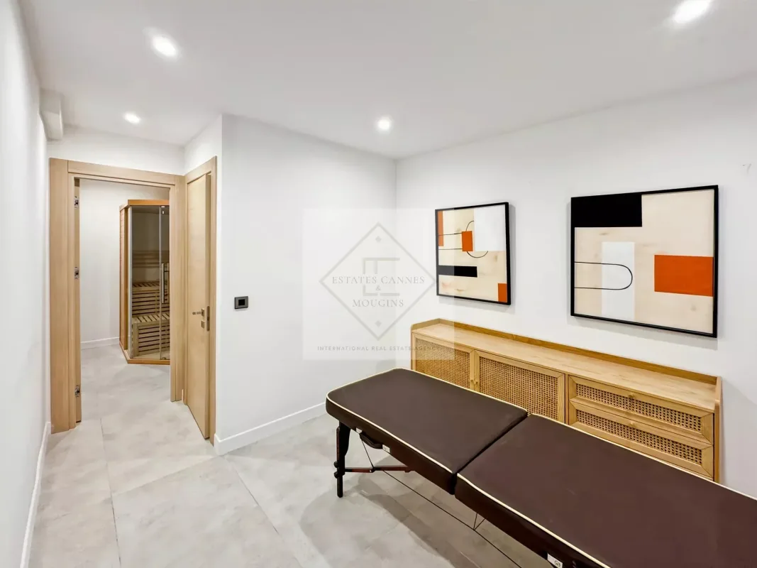 Prestigious New Villa in Mougins with Pool and Private Cinema — 4