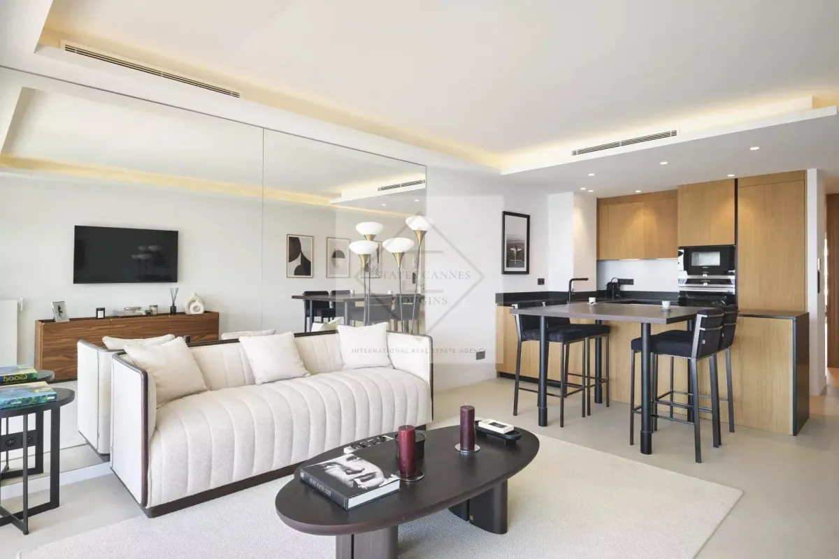 Prestigious Renovated Apartment on Cannes Croisette — 3