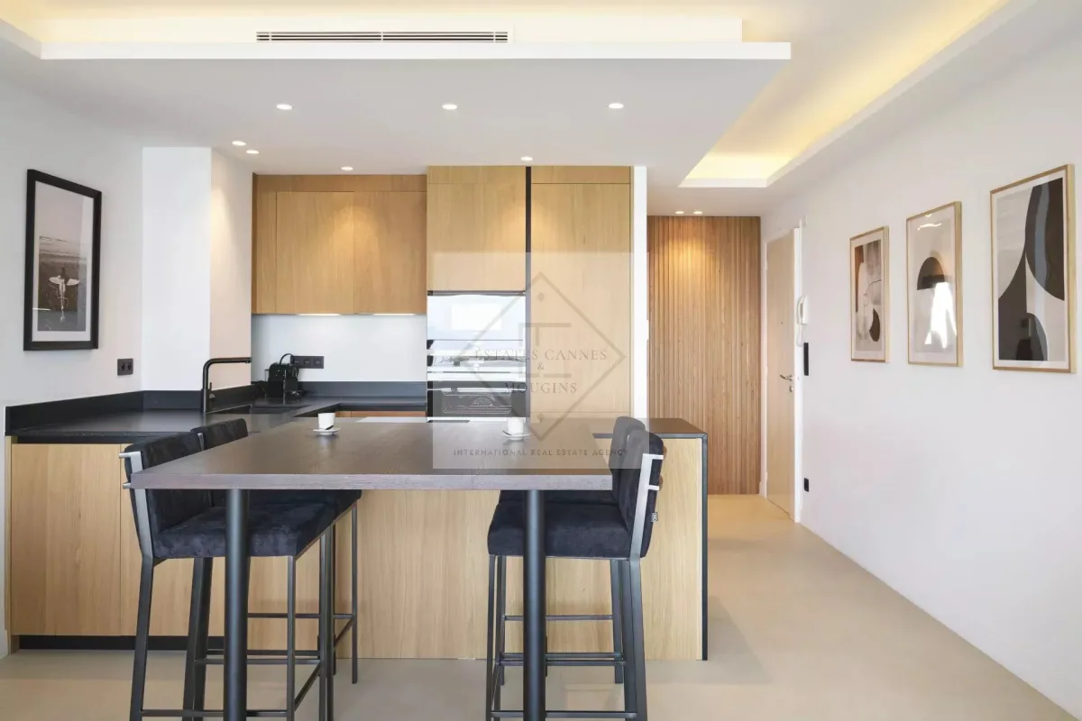 Prestigious Renovated Apartment on Cannes Croisette — 4