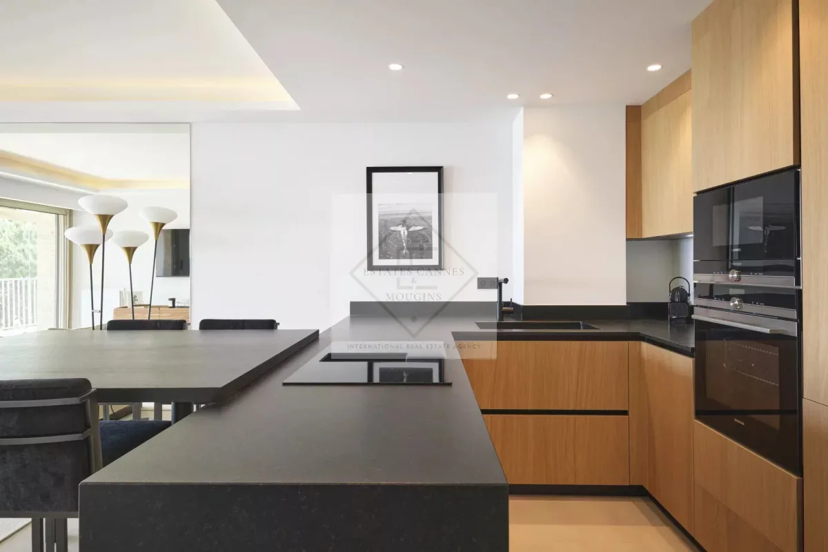 Prestigious Renovated Apartment on Cannes Croisette — 5