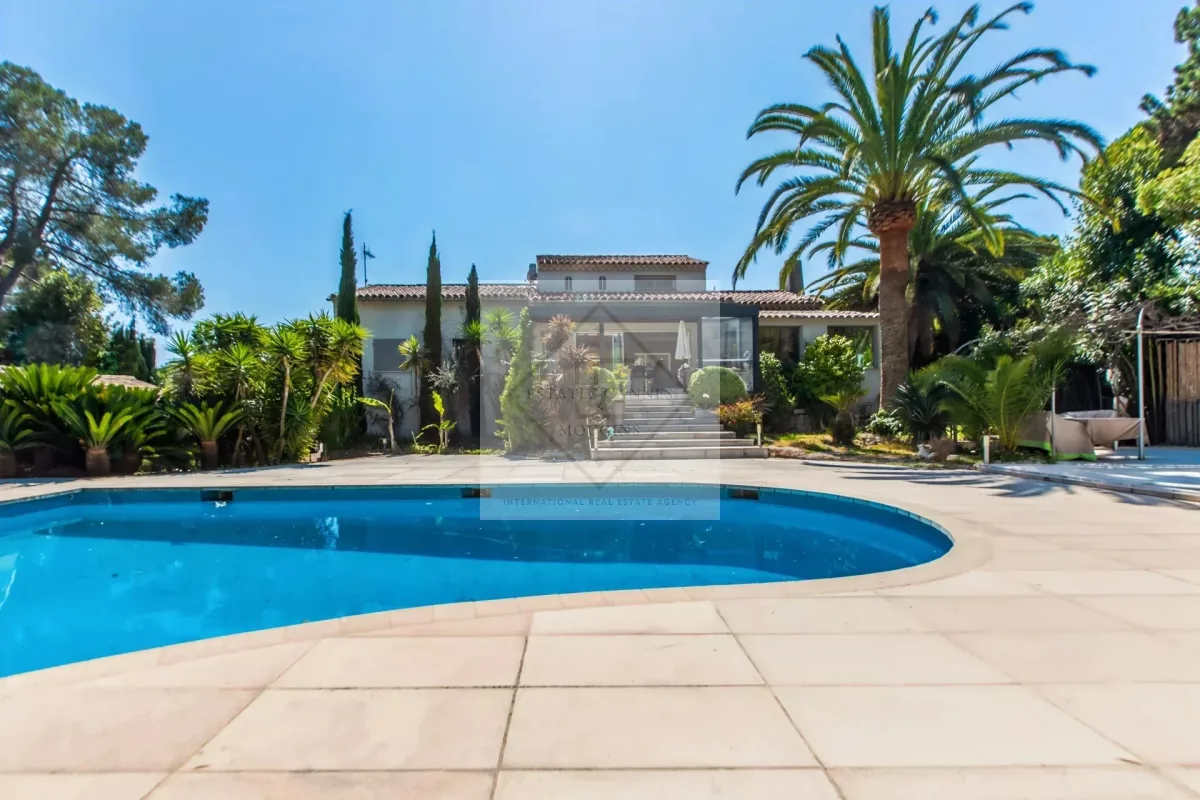 Prestigious Provençal Villa in a Gated Estate in Mougins — 2