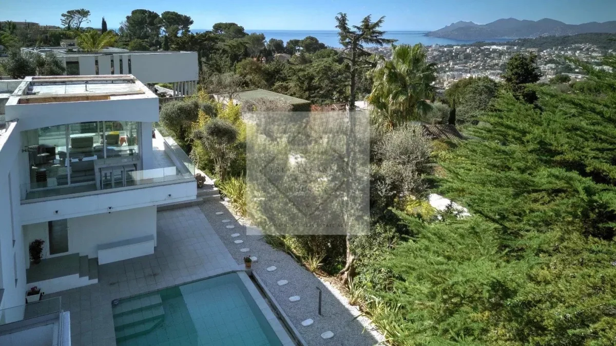 Villa de prestige avec vue mer et piscine à Cannes — 2