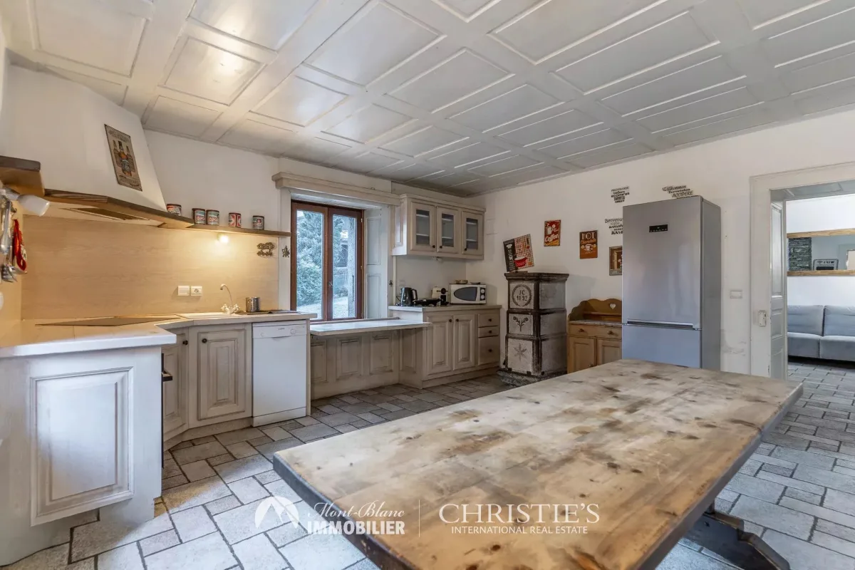 Prestigious Mountain Home in Les Pécles, Chamonix-Mont-Blanc — 3
