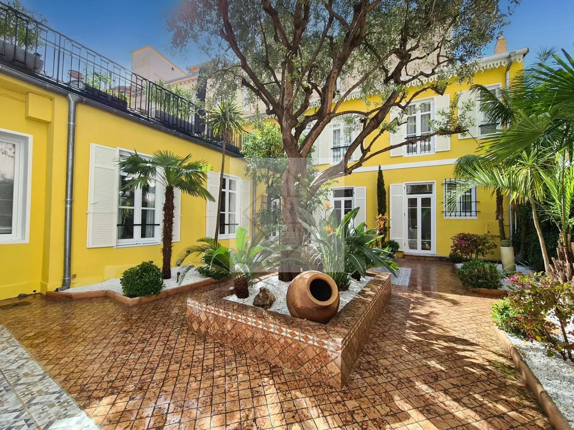 Prestigious Villa in Cannes Banane, Steps from Rue d’Antibes — 1