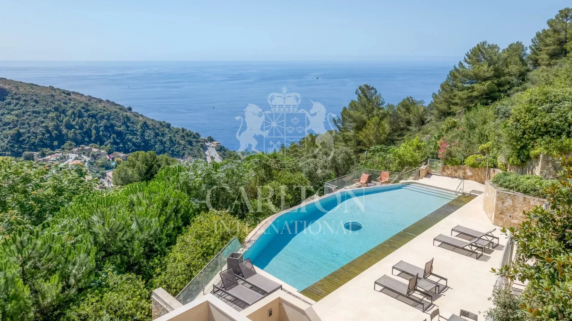 Prestigious Villa with Exceptional Sea Views in Èze — 1