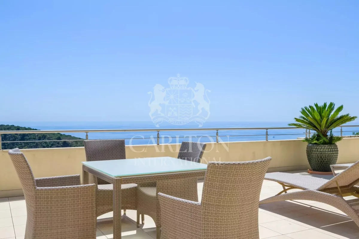 Prestigious Villa with Exceptional Sea Views in Èze — 2