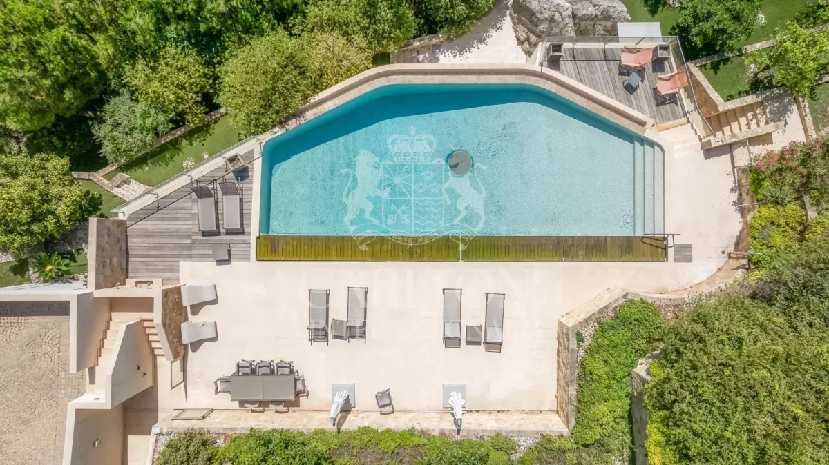 Prestigious Villa with Exceptional Sea Views in Èze — 3