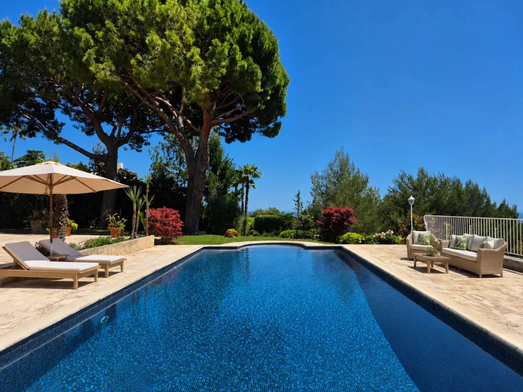 Prestige Villa with Panoramic Sea Views in Saint-Paul-de-Vence — 3