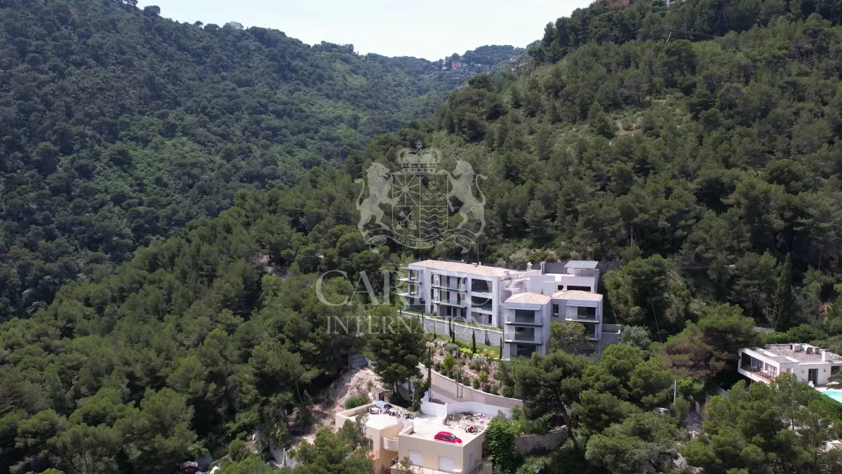Prestigious Property with Panoramic Sea Views in Èze — 3