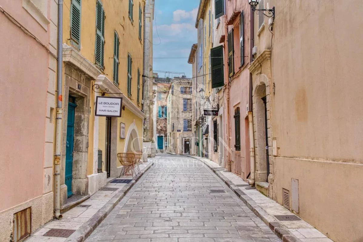 Prestigious Apartment in Saint-Tropez Steps from the Port — 1